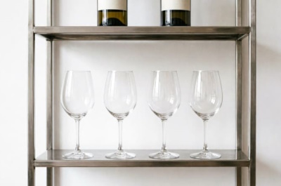 Новинка в ассортименте: подвесные полки из нержавеющей стали — экономьте пространство без потери функциональности
